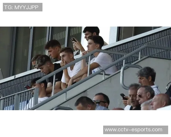 巴萨训练动态托伦斯重返B队亚马尔等六名球员缺席训练情况分析