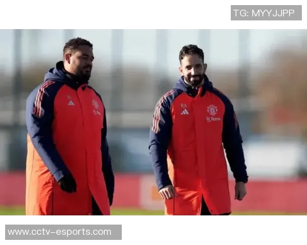 卡里克首堂训练课氛围焕然一新阿莫林与球员关系显得有些冷淡 卡里克首堂训练课氛围焕然一新阿莫林与球员关系显得有些冷淡